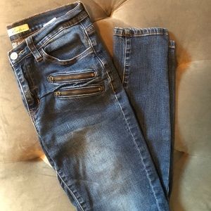 Size 7 Kancan skinny jeans